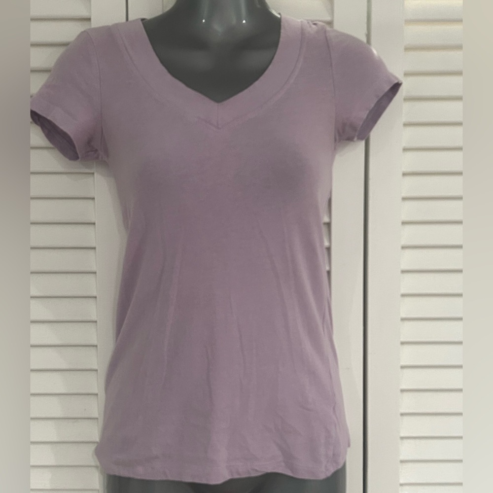 Splash brand lavender V-neck short sleeve tee